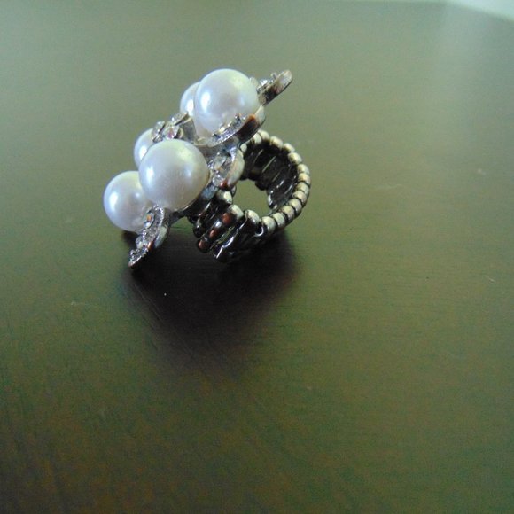 Costume jewelry- flower ring - Picture 5 of 11